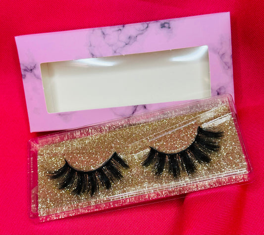 "HMU" lashes